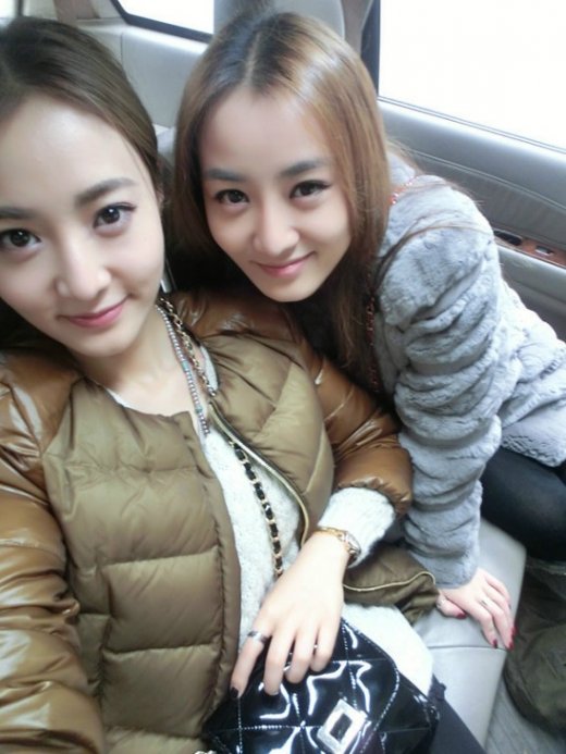 Ma Jianqin and Ma Jianqi became famous by attending a singing contest in 2006; they had their first album in 2007 and they also starred in various TV serials. (Photo/ zjol.com.cn)