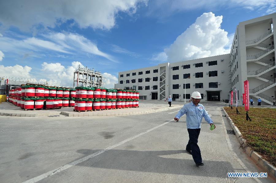 Photo taken on July 11, 2013 shows the Sinopec Lubricant (Singapore) Pte Ltd at Tuas in the south western tip of Singapore. China Petroleum and Chemical Corporation (Sinopec), China's largest integrated energy and chemical group, celebrated here on Thursday the opening of its first lubricant plant outside China. The Sinopec Lubricant (Singapore) Pte Ltd, located at Tuas in the south western tip of Singapore, covers an area of 242,811 square meters. (Xinhua/Then Chih Wey)