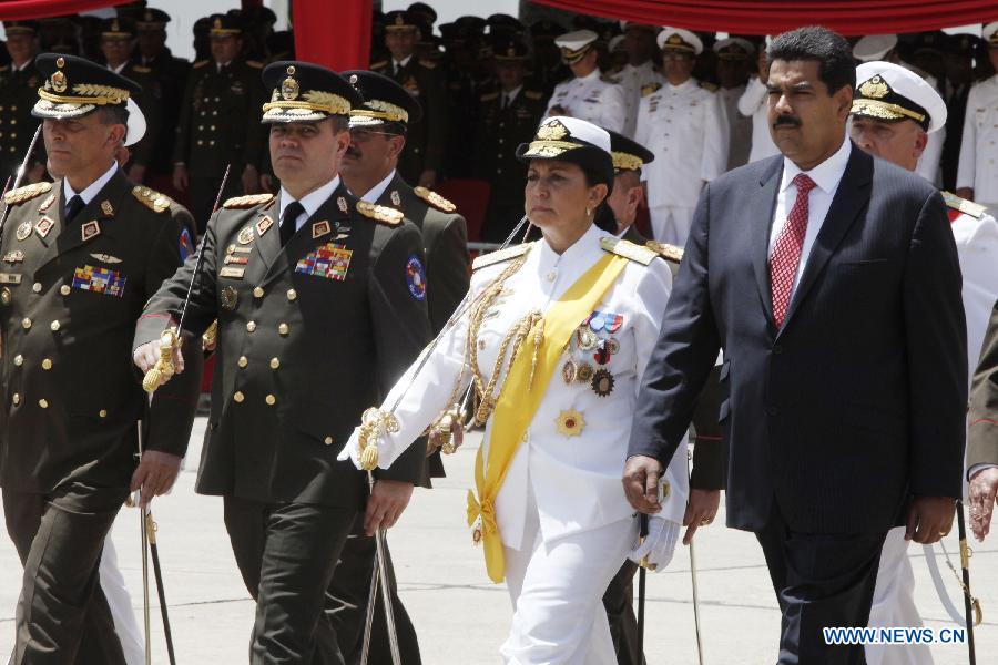Venezuelan President Nicolas Maduro (R) takes part in the National Bolivarian Armed Forces military commands transmission ceremony at the Honor Courtyard of the Military Academy, in Caracas, Venezuela, on July 11, 2013. (Xinhua/AVN)