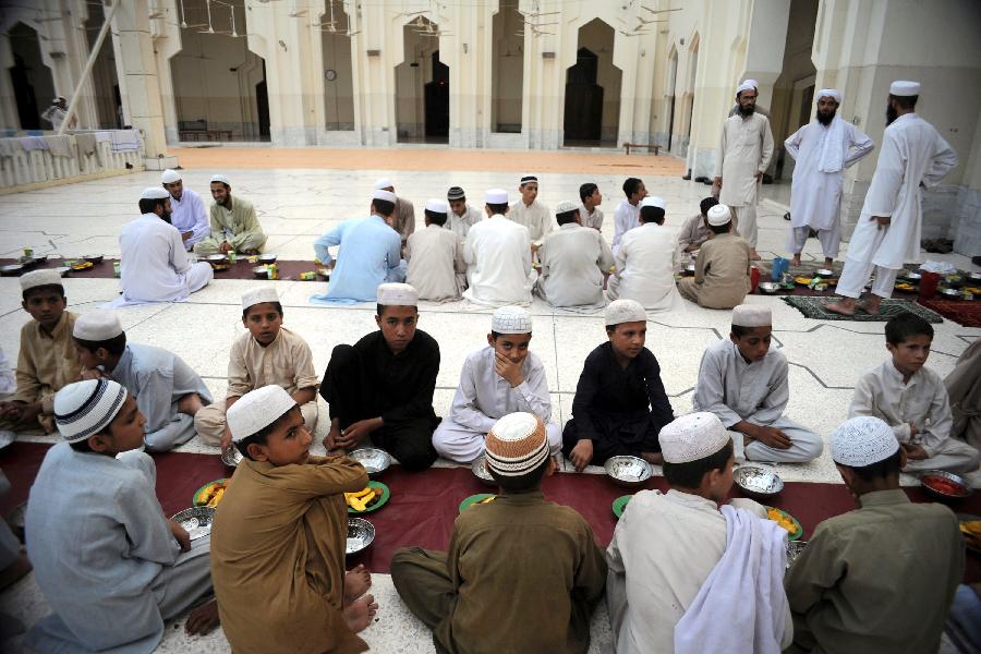Pakistani Muslims wait for taking Iftar at a mosque during the first day of the Muslim fasting month of Ramadan in northwest Pakistan's Peshawar on July 11, 2013. Iftar refers to the evening meal when Muslims break their fast during the holly month of Ramadan, a season of fasting and spiritual reflection. (Xinhua/Umar Qayyum)