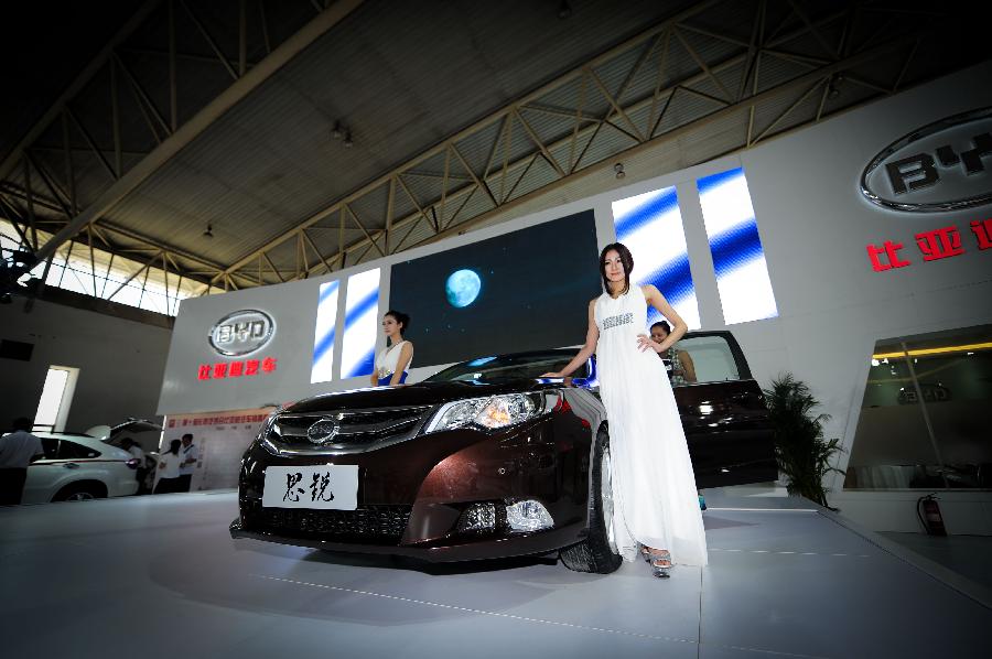 Models present a vehicle at the 10th China Changchun International Automobile Expo in Changchun, capital of northeast China's Jilin Province, July 12, 2013. The ten-day expo kicked off here on Friday. (Xinhua/Xu Chang)