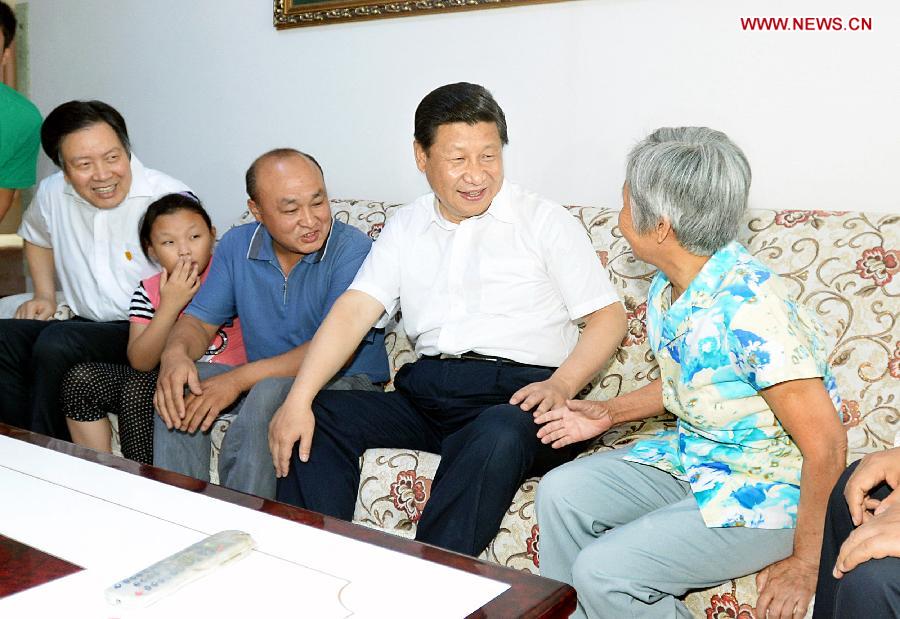 Chinese President Xi Jinping (2nd R) visits the family of Xie Jianyong (3rd L), a villager of Tayuanzhuang Village in Zhengding County, north China's Hebei Province. Xi made an inspection tour of Hebei Province from July 11 to 12. (Xinhua/Li Tao) 