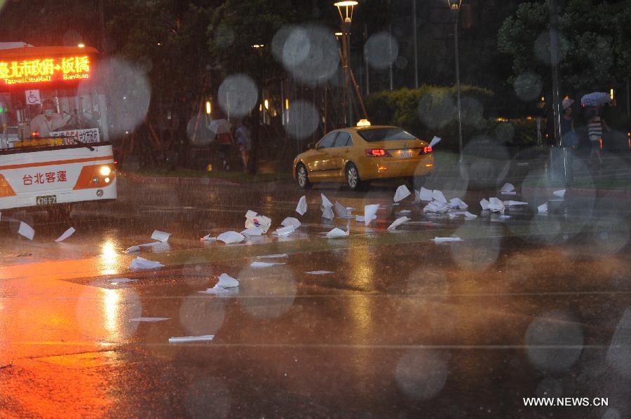 A citizen's file papers are blown away on the road in Taipei, southeast China's Taiwan, July 12, 2013. Typhoon Soulik is expected to hit or pass waters near Taiwan late Friday or early Saturday morning before landing on the mainland on Saturday, according to the National Marine Environmental Forecasting Center. (Xinhua/Tao Ming) 
