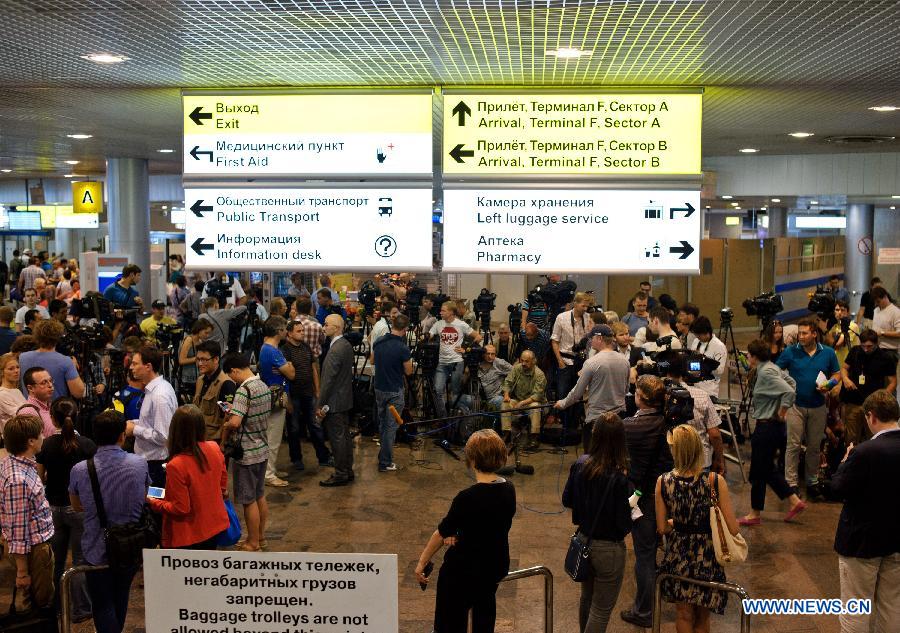 Media workers gather in Terminal F at Moscow's Sheremetyevo International Airport, Russia, on July 12, 2013. Former U.S. spy agency contractor Edward Snowden planned to meet with Russian activists, lawyers as well as representatives from other organizations on Friday, Moscow's Sheremetyevo airport authority confirmed. (Xinhua/Jiang Kehong) 