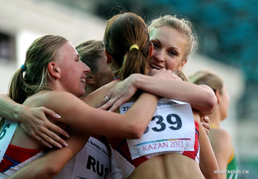 Athletes of Russia celebrate after the women's 4x400 relay final at the 27th Summer Universiade in Kazan, Russia, July 12, 2013. Team Russia won the gold with 3 minutes and 26.61 seconds. (Xinhua/Li Ying)