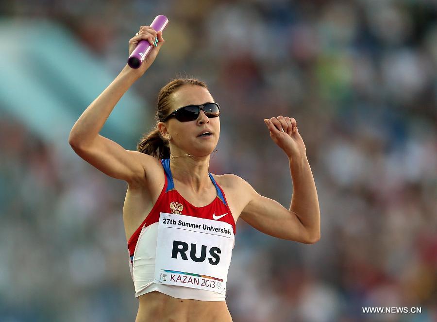 Ksenia Ustalova of Russia competes during the women's 4x400 relay final at the 27th Summer Universiade in Kazan, Russia, July 12, 2013. Team Russia won the gold with 3 minutes and 26.61 seconds. (Xinhua/Li Ying)