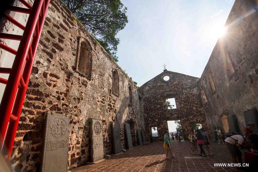 Tourists visit the site of St Paul's Church in Melaka, Malaysia, on July 12, 2013. Melaka and George Town, historic cities of the Straits of Malacca, were inscribed onto the list of UNESCO World Heritage Site in July 2008. (Xinhua/Chong Voon Chung)