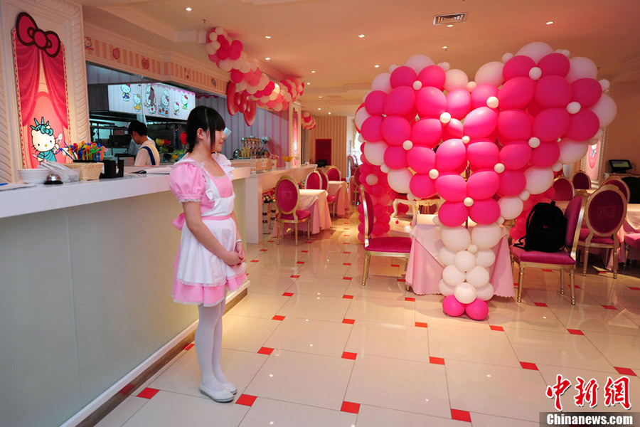 3. Hello Kitty theme restaurant, BeijingChina's first Hello Kitty theme restaurant was launched in the capital. Expectedly, it's all pink and sweet inside the restaurant, authorized by the Japanese parent company Sanrio. The tablecloth is pink, as are the chairs, ceiling and floor, even the lamp light shines soft and rosy. Waiters are in white shirts with a red bow and blue rompers, while waitresses wear pink dresses. Dining at Hello Kitty Dreams Restaurant, which opened on Dec 23 at Sanlitun Village shopping zone in Beijing, costs 160 yuan ($25) on average per person. Sanlitun Village is regarded as one of the city's most charming areas, lined with bars and international brand-name stores.(Source: China.org.cn/Chinanews)