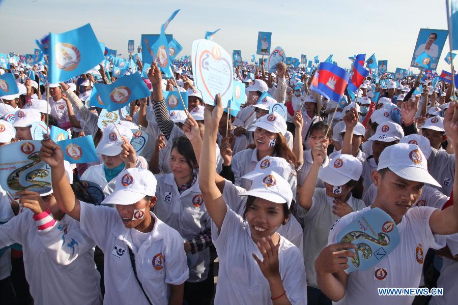 Garment and footwear workers attend a rally in Phnom Penh July 14, 2013. Around 10,000 garment and footwear workers took part in the rally on Sunday to round up votes for the ruling Cambodian People's Party ahead of the fifth National Assembly elections on July 28. (Xinhua/Phearum) 