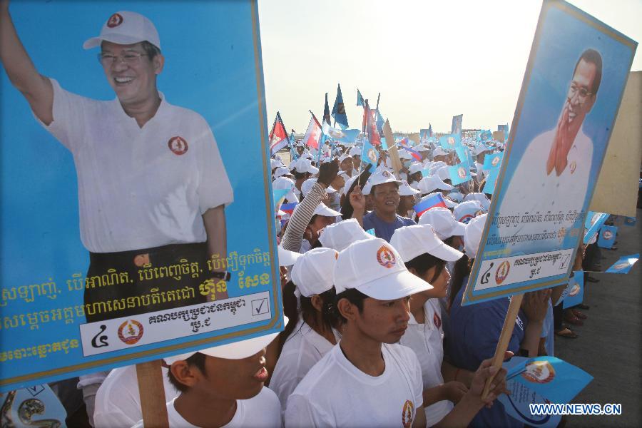 Garment and footwear workers attend a rally in Phnom Penh July 14, 2013. Around 10,000 garment and footwear workers took part in the rally on Sunday to round up votes for the ruling Cambodian People's Party ahead of the fifth National Assembly elections on July 28. (Xinhua/Phearum) 