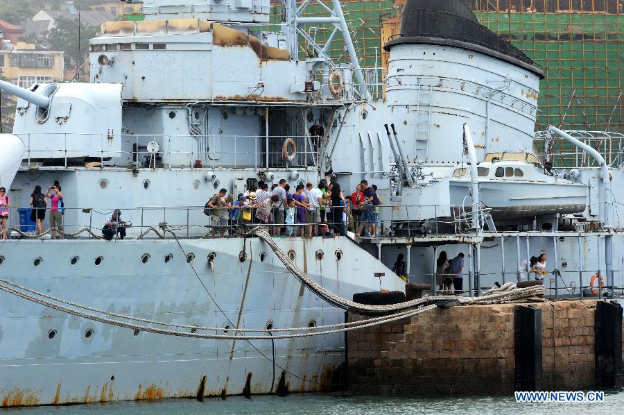 People visit a naval vessel in the Qingdao Naval Museum in Qingdao, east China's Shandong Province, July 14, 2013. Many parents took children to visit here as summer holiday began. (Xinhua/Li Ziheng) 