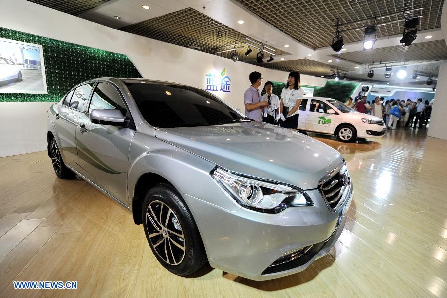 File photo taken on July 13, 2013 shows the new version of Besturn by the First Automotive Works Group (FAW) at an auto exhibition in Changchun, capital of northeast China's Jilin Province. (Xinhua)