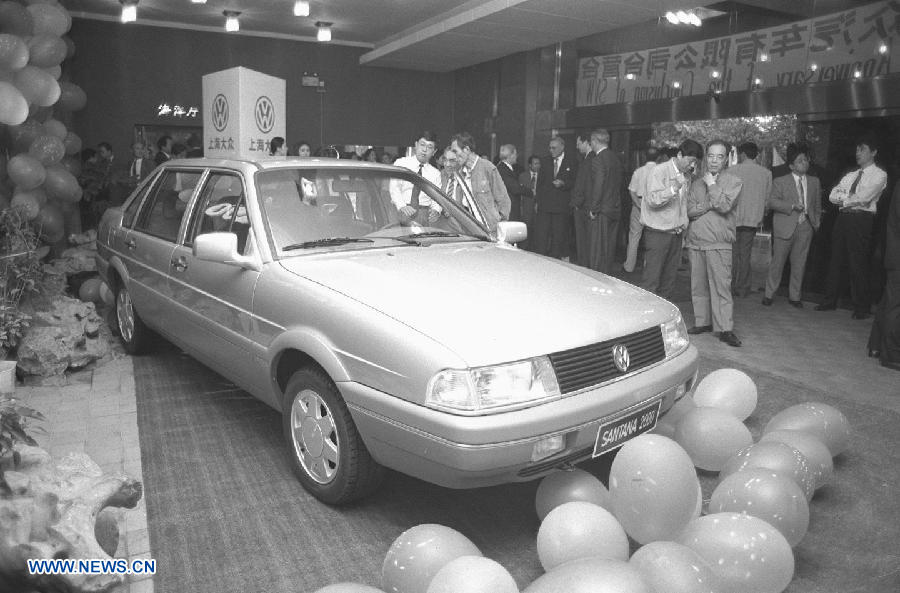 File photo taken on Oct. 10, 1994 shows the Shanghai Volkswagen Automobile Co., Ltd. making a debut of its newly developed Santana 2000 sedan to the public in China.  (Xinhua)