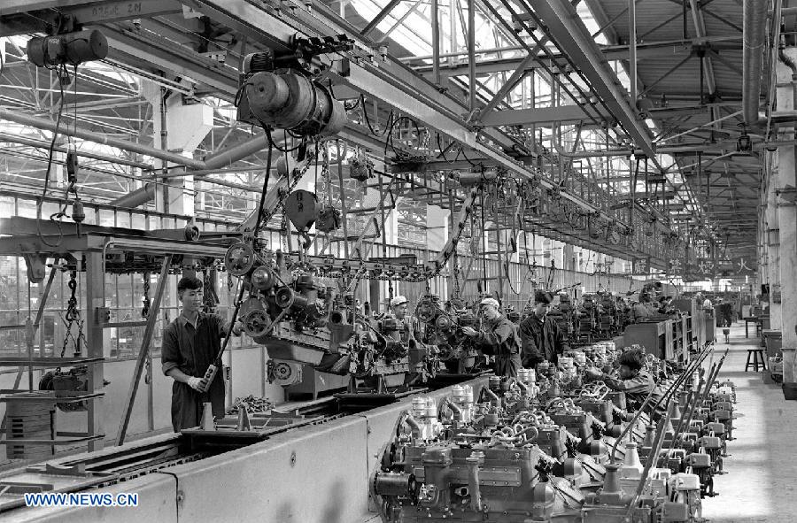 File photo taken in 1957 shows the workshop producing engines at the First Automotive Works Group (FAW) in China.  (Xinhua)