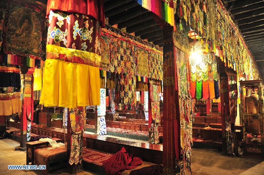 Photo taken on July 10, 2013 shows the inner view of the main hall of the Tsurpu Monastery in Doilungdeqen County, southwest China's Tibet Autonomous Region. Founded in 1189, Tsurpu serves as the traditional seat of the Karma Kagyupa, or "White Hat Sect," of Tibetan Buddhism. (Xinhua/Liu Kun)