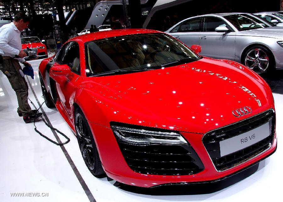 File photo shows a staff member polishing an Audi R8 exhibited at the Shanghai New International Expo Center in Shanghai, east China, April 19, 2013. (Xinhua)