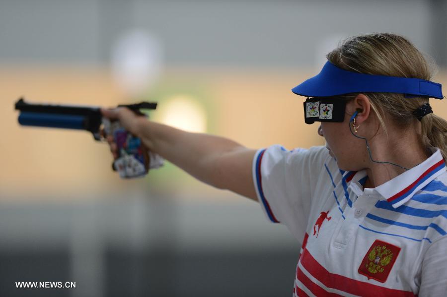 Liubov Yaskevich of Russia competes during the women's 10m air pistol final of shooting event at the 27th Summer Universiade in Kazan, Russia, July 12, 2013. Liubov Yaskevich won the gold with 200.1 rings. (Xinhua/Kong Hui)
