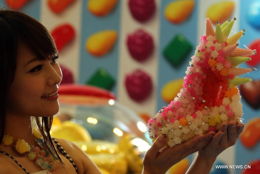Lilian Kan, a Hong Kong designer, presents a candy shoe at Citygate Outlets in south China's Hong Kong, July 8, 2013. Kan showed her self-designed shoes and apparels made of candies here on Monday. (Xinhua/Li Peng)
