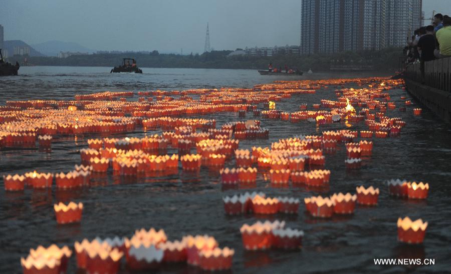 River lanterns float on the Songhua River in Jilin City, northeast China's Jilin Province, July 7, 2013. Some 300 local residents floated a total of 14,630 river lanterns on the Songhua River here on Sunday in the hope of hitting the Guinness World Record for the largest number of river lanterns floated at the same time. (Xinhua/Wang Mingming)