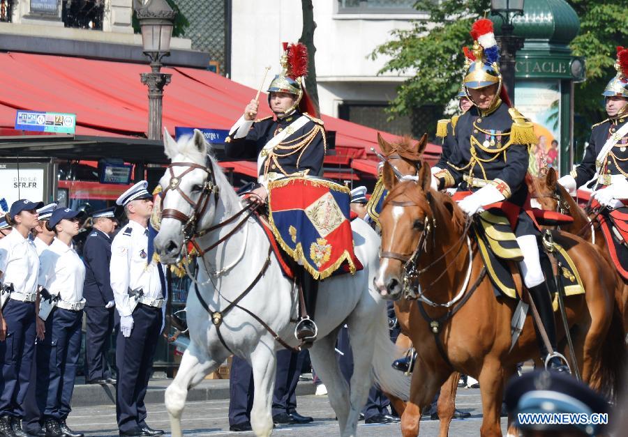 Members of the French Republican Guard ride during the Bastille Day military parade in Paris, France, on July 14, 2013. (Xinhua/Li Genxing)