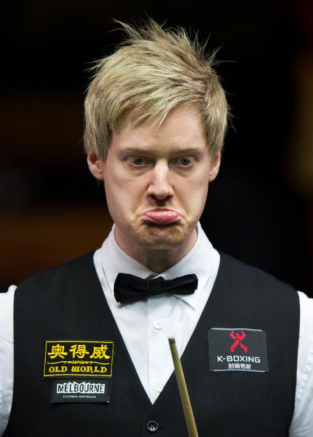 Neil Robertson of Australia competes during his final match against Marco Fu of China's Hong Kong at the 2013 Australian Goldfields Snooker Open in Bendigo, Australia, July 14, 2013. Neil Robertson lost 6-9. (Xinhua/Bai Xue)