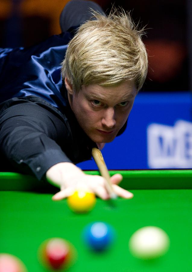 Neil Robertson of Australia competes during his final match against Marco Fu of China's Hong Kong at the 2013 Australian Goldfields Snooker Open in Bendigo, Australia, July 14, 2013. Neil Robertson lost 6-9. (Xinhua/Bai Xue)