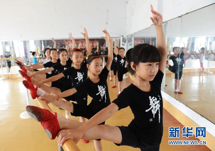 Interest class in Shandong(Xinhua photo)