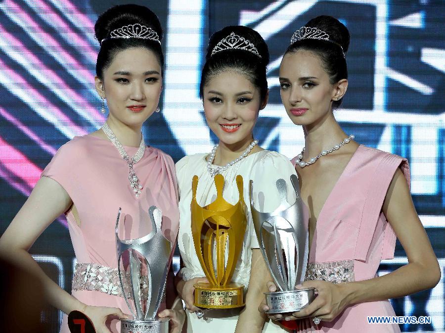 The top 3 of the 8th Asia Super Model Contest attend the awarding ceremony in Nanning, capital of south China's Guangxi Zhuang Autonomous Region, July 14, 2013. Contestants from China, Russia and South Korea won the top 3 of the contest. (Xinhua/Chen Jianli) 
