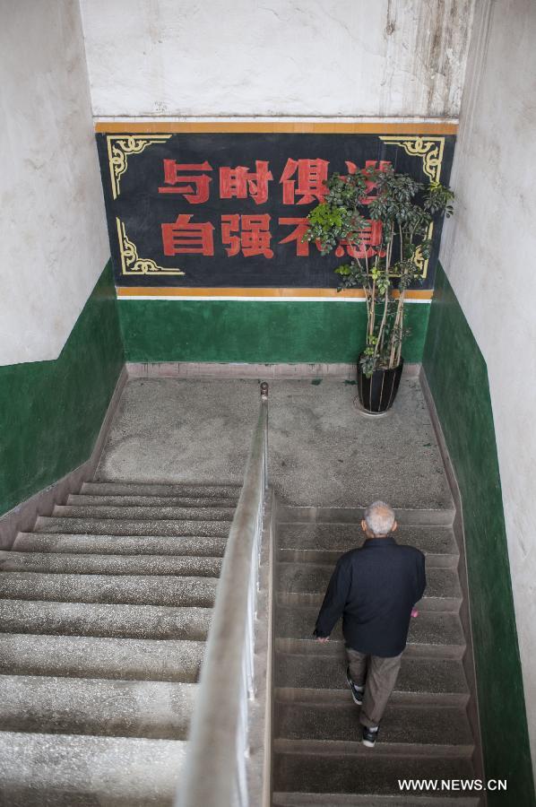 Xie Chu, the 80-year-old principal of the Qujing hope school, heads for his office, in Qujing City, southwest China's Yunnan Province, July 10, 2013. Xie have run the school without fixed education budget from the government since he founded the shcool after his retirement in 1994. During the 19 years, around 19,000 students have received education and graduated from here. (Xinhua/Zhang Keren)  