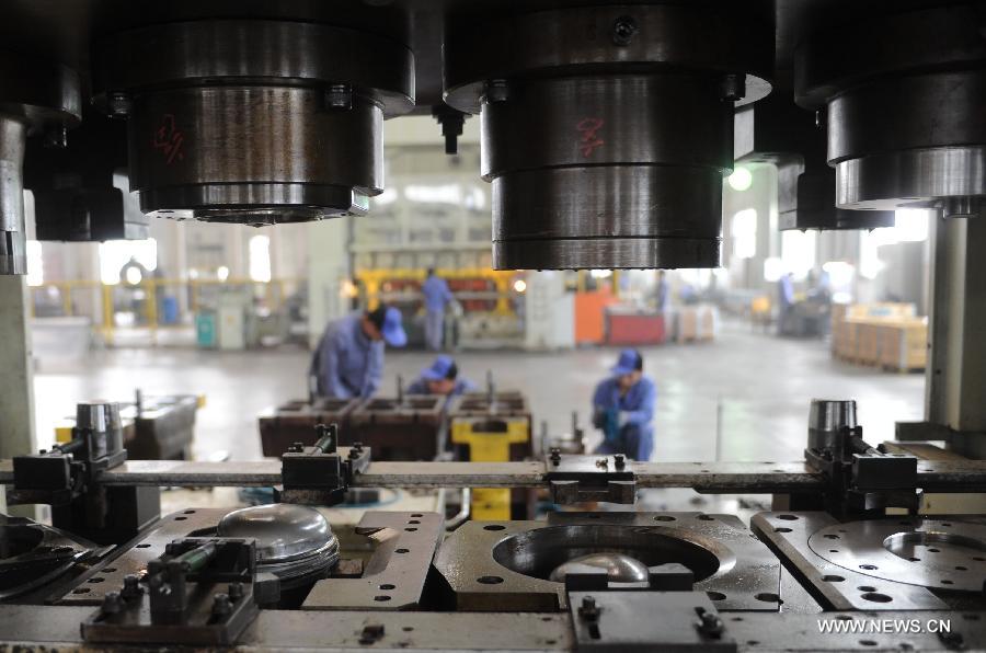 Wokers do their job in production plant in Gu'an, north China's Hebei Province, April 23, 2013. China's gross domestic product (GDP) totaled 24.8 trillion yuan (4 trillion U.S. dollars) in the first half of 2013, with the growth at 7.6 percent, which is in line with market expectations and was above the government's full-year target of 7.5 percent, data from China's National Bureau of Statistics (NBS) showed on July 15, 2013.(Xinhua/Wang Xiao)