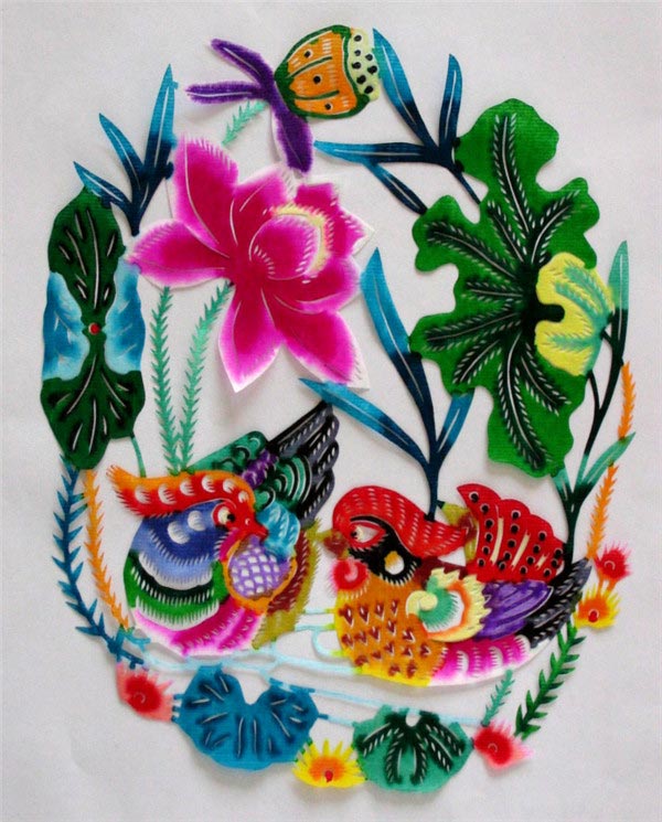 A paper-cut design of flowers and birds displayed at the 4th Chinese paper-cut art festival in Wei county, Hebei province. The festival was held July 8-10 and featured works from over 360 folk artists around China. (China Daily)