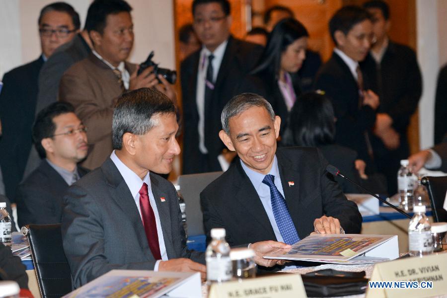 Singapore's Minister for Environment and Water Resources Vivian Balakrishnan (L) attends the 15th Ministerial Steering Committee Meeting on Transboundary Haze Pollution in Kuala Lumpur, Malaysia, on July 17, 2013. Officials from the haze- inflicted Southeast Asian countries tried to make joint effort to end the heavy smog that troubles the region despite differences at a ministerial meeting here on Wednesday. (Xinhua/Chong Voon Chung)