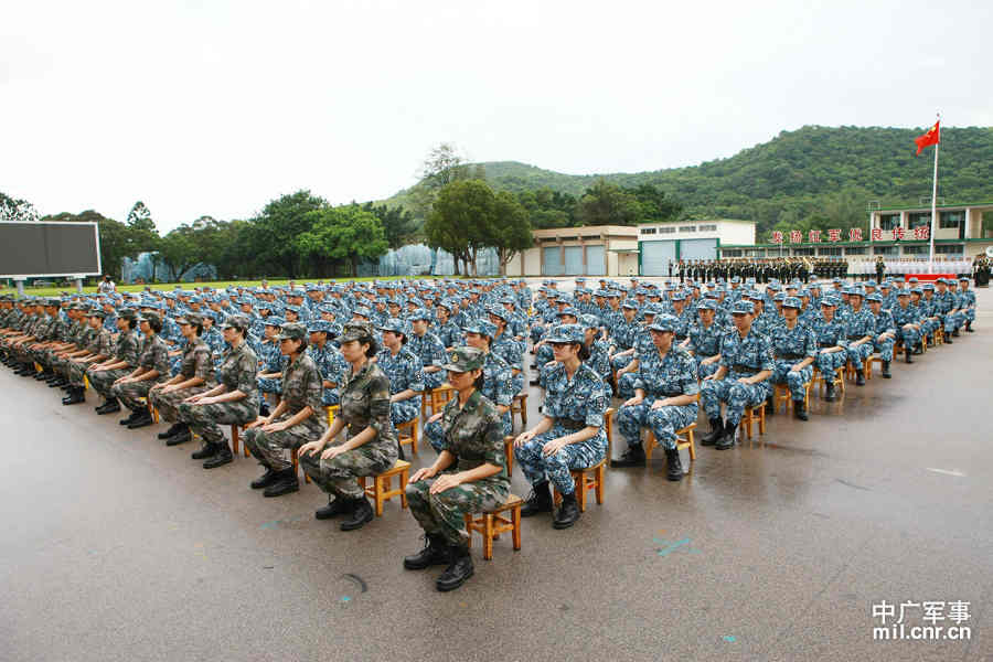 The opening ceremony of the 9th "Hong Kong Youth Military Summer Camp" is held at the San Wai Barracks of the Chinese People's Liberation Army (PLA) Garrison in the Hong Kong Special Administrative Region (HKSAR) on the morning of July 15, 2013. A total of 260 students from 143 middle schools joined the camp.  (mil.cnr.cn/Zhou Hanqng) 