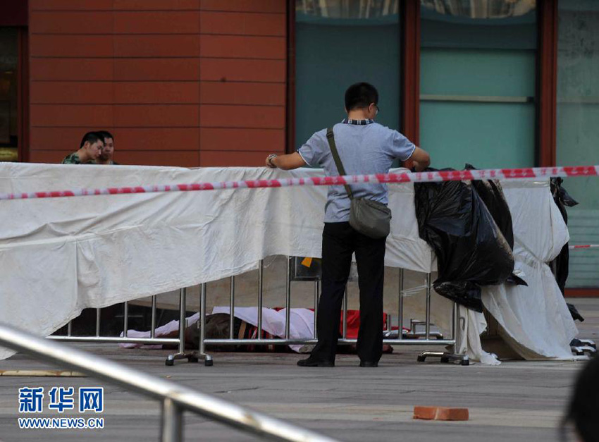 Picture taken on July 17, 2013 shows the crime scene protected by the police. (Photo/Xinhua) 
