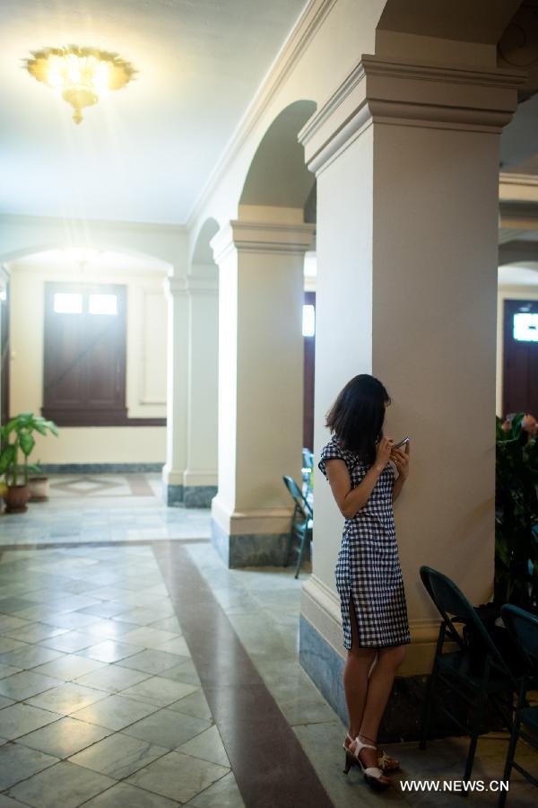 A Chinese student takes pictures at the graduation in the University of Havana, in Havana, capital of Cuba, July 16, 2013. According to Chinese embassy, more than 5,000 Chinese students sponsored by bilateral governments finished their study here in the past years. (Xinhua/Liu Bin)