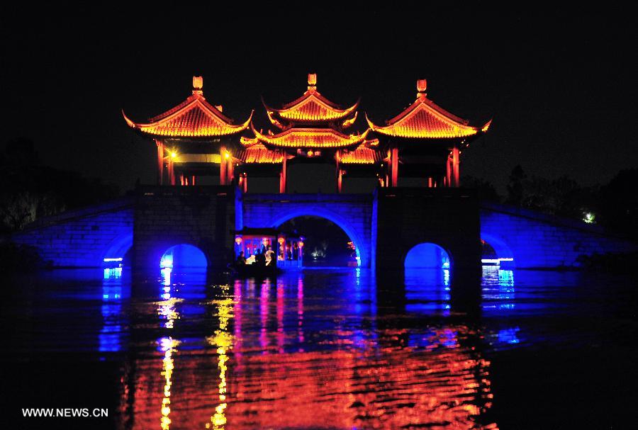 Photo taken on July 17, 2013 shows the night view of the Slender West Lake in Yangzhou, east China's Jiangsu Province. The night tour for visiting the Slender West Lake opened here on Wednesday. (Xinhua/Liu Jiangrui)