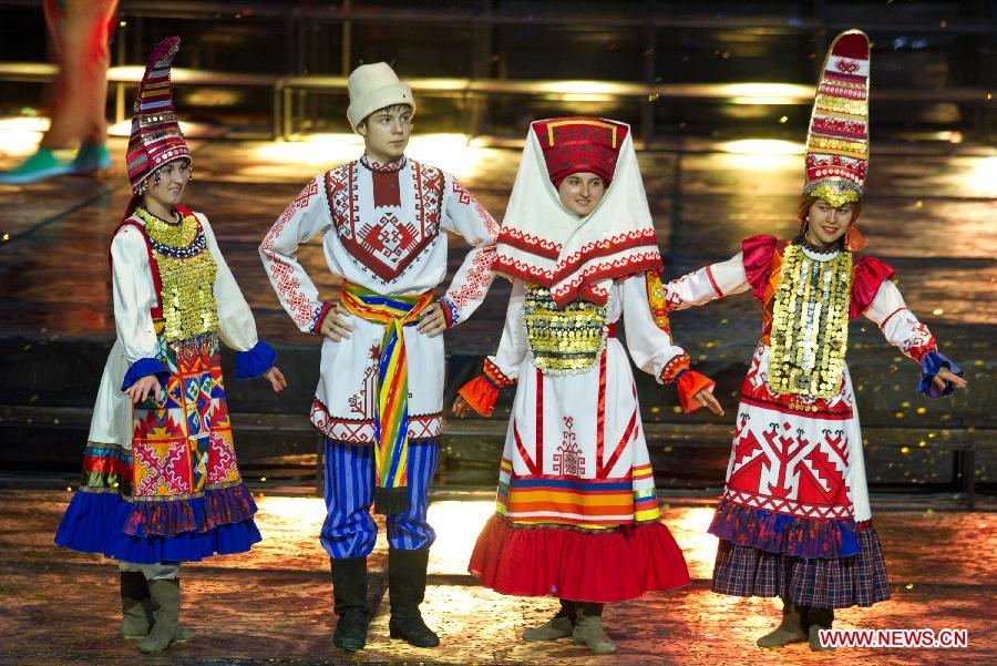 Artists perform at the closing ceremony of the 27th Universiade students Games in Kazan, 720 kilometers east of Moscow on July 17, 2013. (Xinhua/Meng Yongmin)