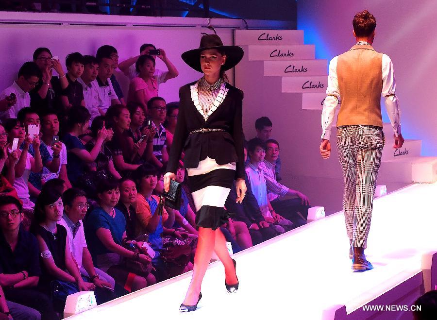 Models present the new fashion designs of Clarks during a release conference in Shanghai, east China, July 18, 2013. Clarks held a release conference for its fashion designs for autumn and winter here on Thursday. (Xinhua/Chen Fei)