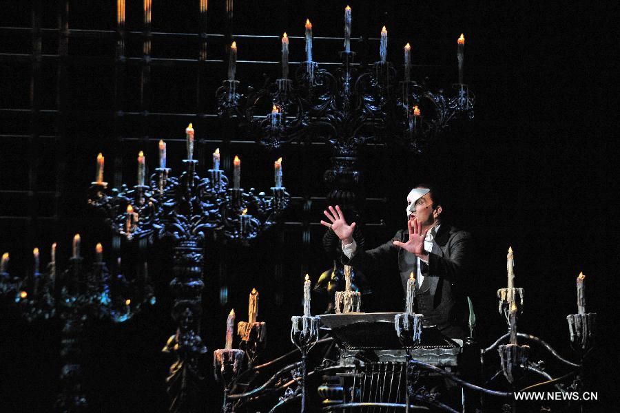 An actor performs musical "The Phantom of the Opera" for the media at Marina Bay Sands Theatre in Singapore, on July 18, 2013. (Xinhua/Then Chih Wey)