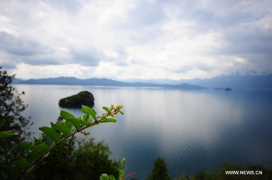 Photo taken on July 17, 2013 shows the scenery at the Lugu Lake in the Yi Autonomous County of Ninglang, southwest China's Yunnan Province. Lugu is renowned for its beautiful scenery and the maintenance of the unique matriarchal system observed by the indigenous Mosuo people. (Xinhua/Qin Lang)