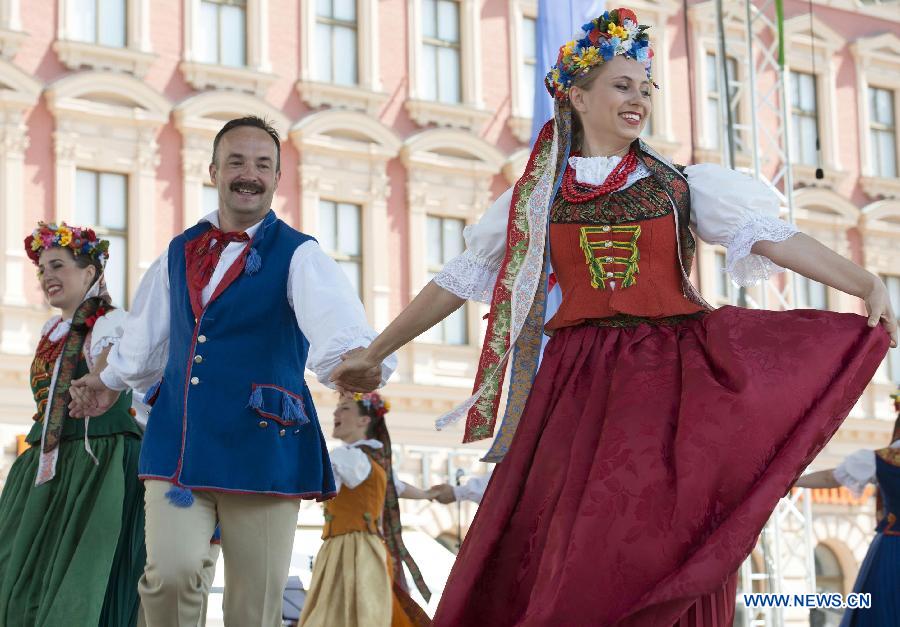 Participants from Poland perform during the 47th International Folklore Festival in Zagreb, capital of Croatia, on July 18, 2013. Around 900 participants of 29 art groups from Croatia and 11 other countries and regions took part in the five-day traditional festival. (Xinhua/Miso Lisanin) 