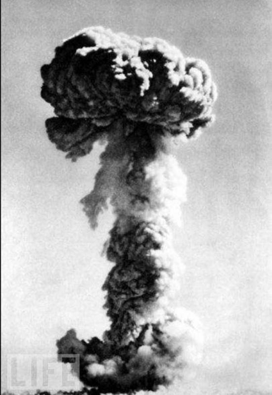 Astonishing nuclear explosions in history: Life Magazine  (23)
