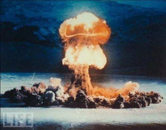 Astonishing nuclear explosions in history: Life Magazine  (24)