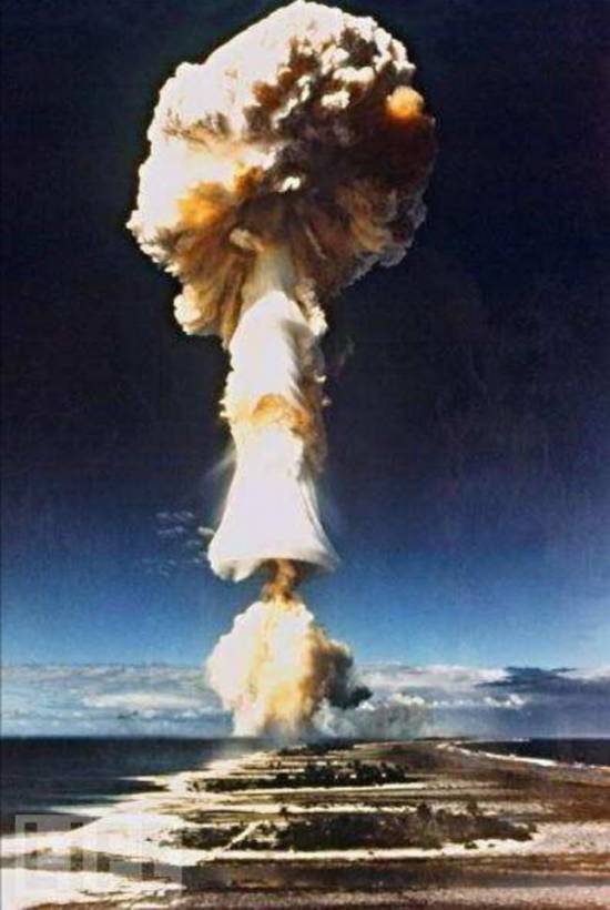 Astonishing nuclear explosions in history: Life Magazine  (22)
