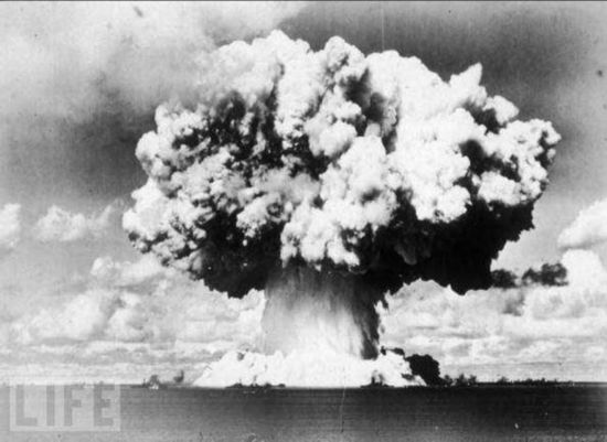 Astonishing nuclear explosions in history: Life Magazine  (9)