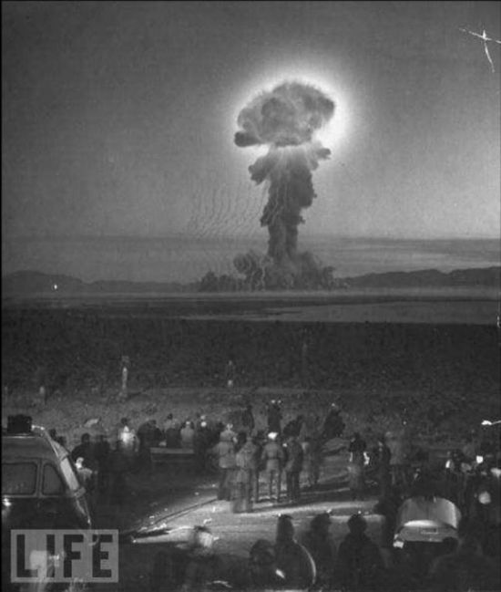 Astonishing nuclear explosions in history: Life Magazine  (5)