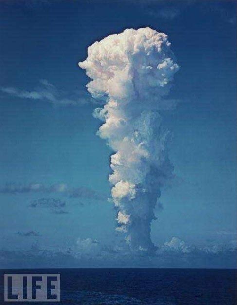 Astonishing nuclear explosions in history: Life Magazine  (10)