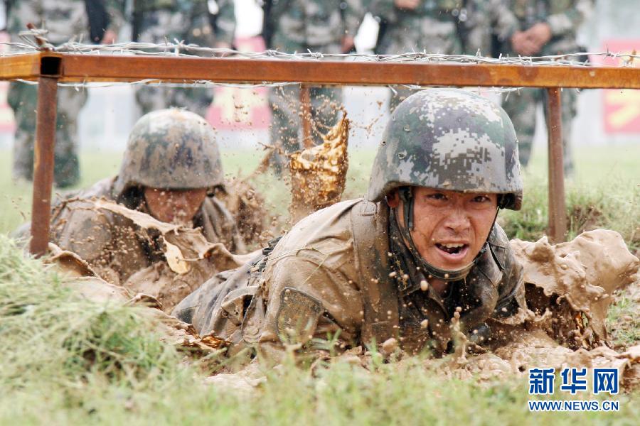 Chu Kewei, a college graduate-turned-commander, cherishes the dream to defend his country. [Photo/Xinhua] 