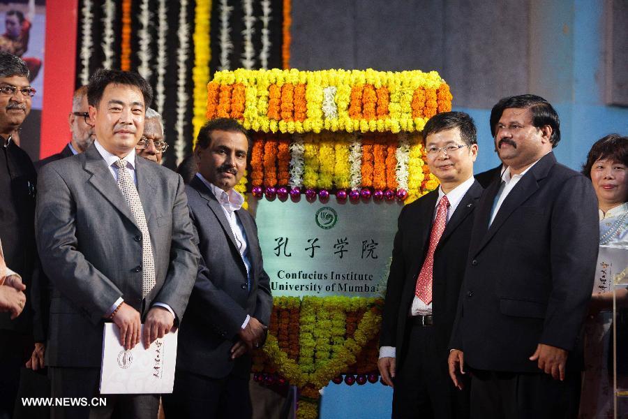 Representatives attend the inauguration of the Confucius Institution at University of Mumbai in Mumbai, India, July 18, 2013. India's first confucius institute, jointly built by the University of Mumbai and China's Tianjin University of Technology, was inaugurated in Mumbai on Thursday. (Xinhua/Zheng Huansong)