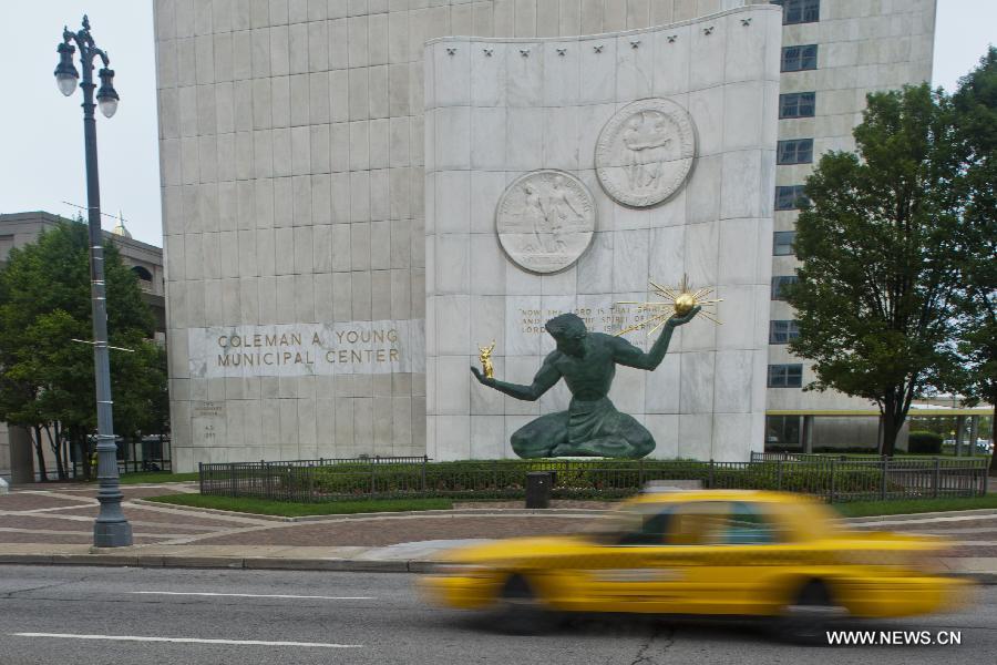 The "Spirit of Detroit" statue kneels guard in front of the City of Detroit Municipal building, in Detroit, Michigan, the United States, July 18, 2013. U.S. city Detroit filed for bankruptcy Thursday, making it the largest-ever municipal bankruptcy in U.S. history, local media reported. (Xinhua/Tony Ding) 